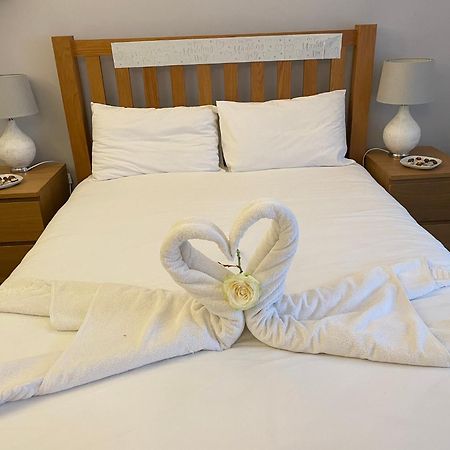 Bournemouth Hot Tub & Sauna Holiday Let Extérieur photo