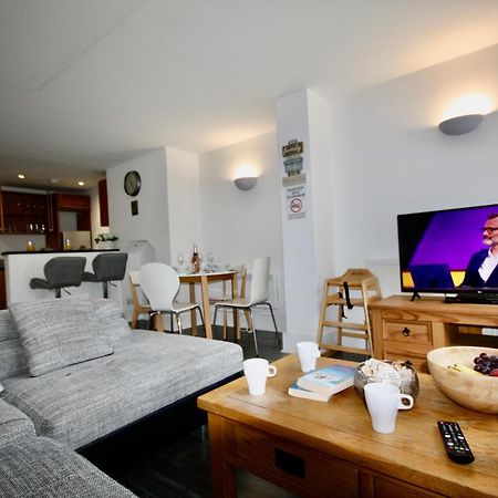 Bournemouth Hot Tub & Sauna Holiday Let Extérieur photo