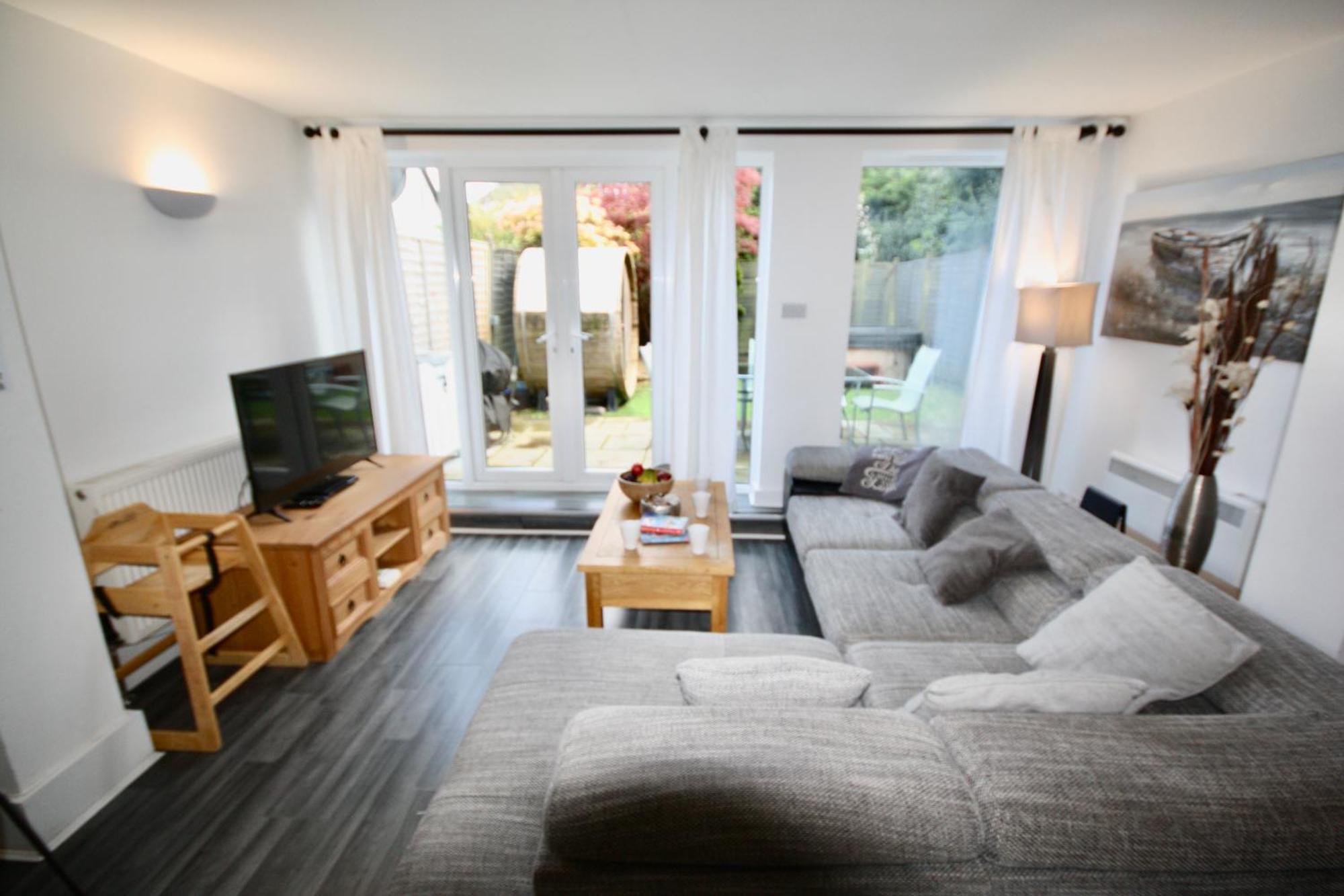Bournemouth Hot Tub & Sauna Holiday Let Extérieur photo