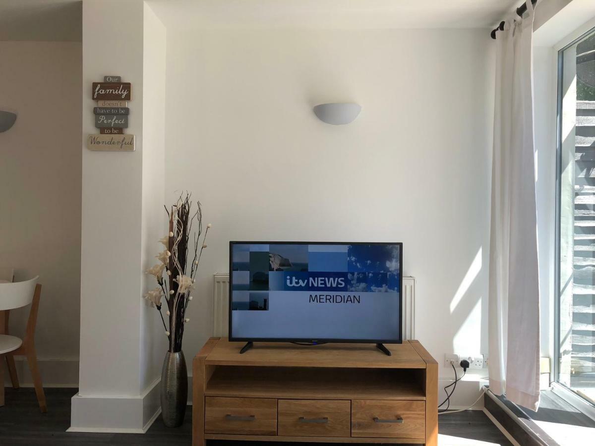 Bournemouth Hot Tub & Sauna Holiday Let Extérieur photo