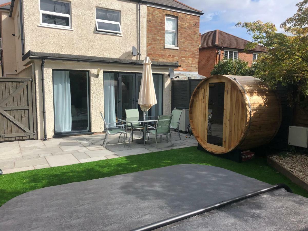 Bournemouth Hot Tub & Sauna Holiday Let Extérieur photo