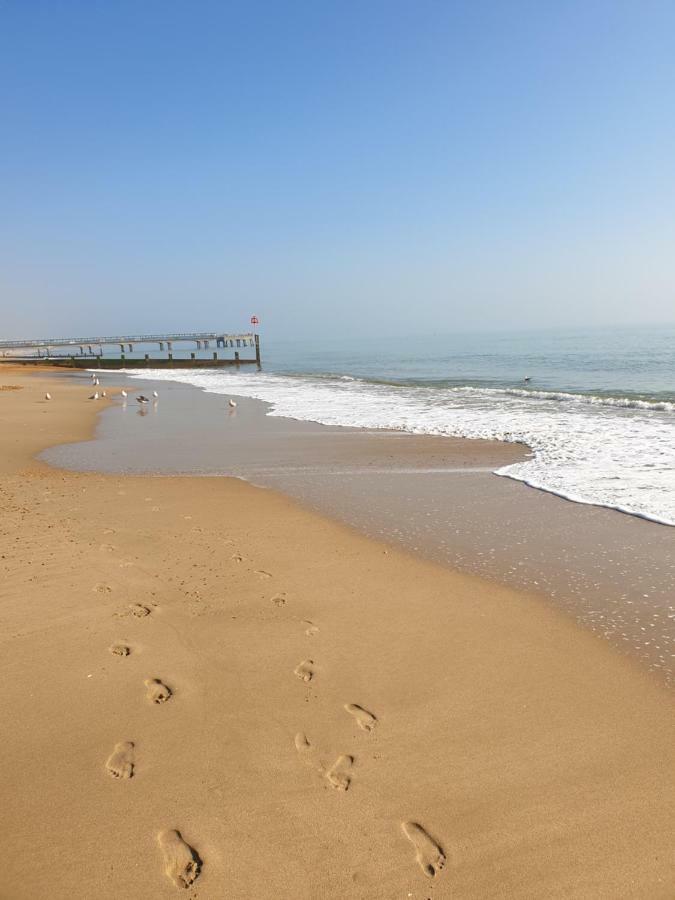 Bournemouth Hot Tub & Sauna Holiday Let Extérieur photo